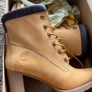 New in box women’s heeled boots